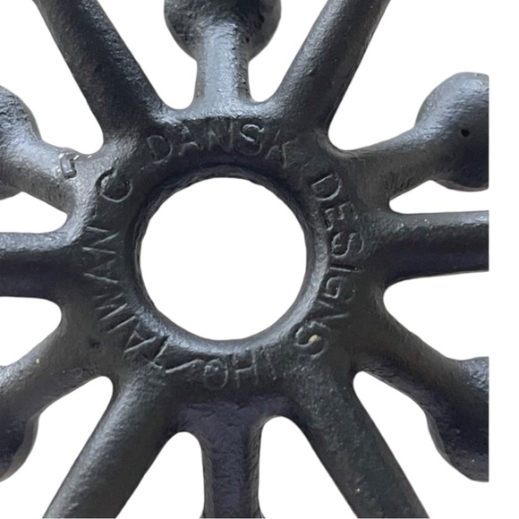 Vintage cast iron spider candlestick holder by Jens Quistgaard for Dansk Design - Picture 5 of 8